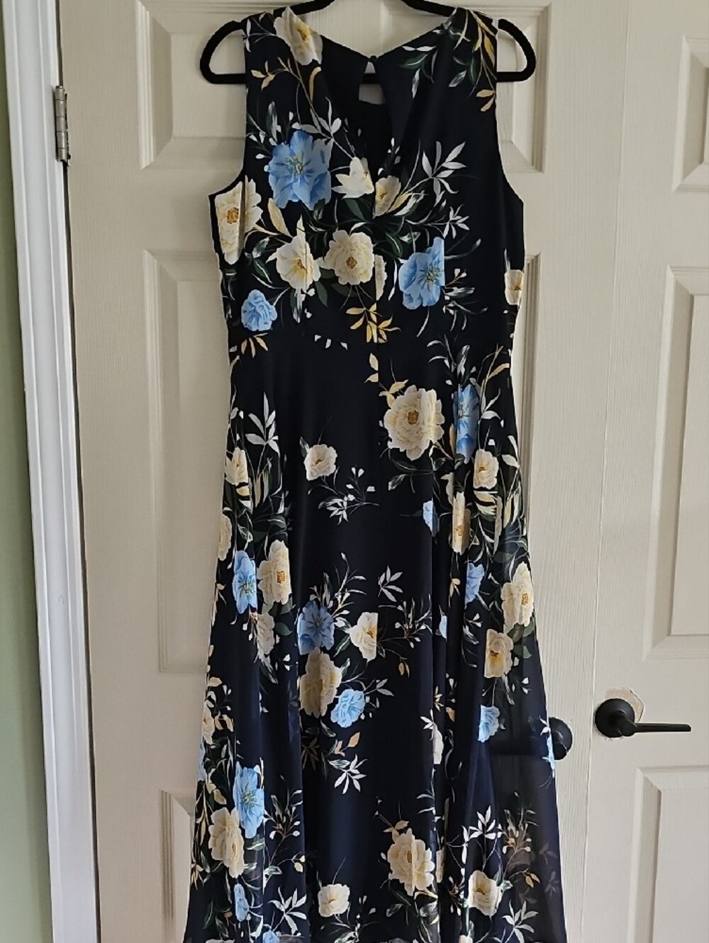 Navy Floral Sleeveless Midi Dress - Picture 7 of 13